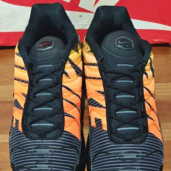 Nike Air Max Plus 'Mercurial Black Orange' - Picture 7 of 16